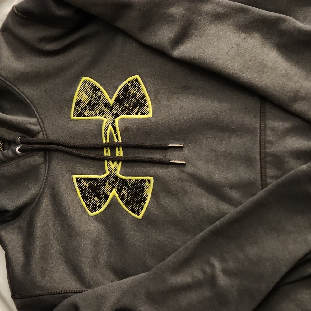 Underarmor sweater